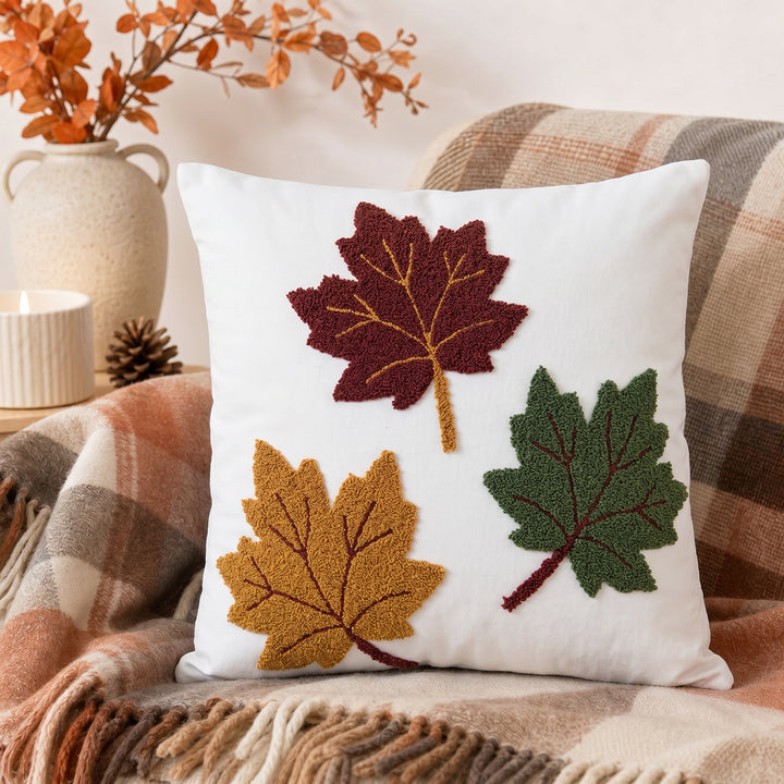Dekoratives getuftetes Chenille-Kissenbezug mit herbstlichem Blätterdesign