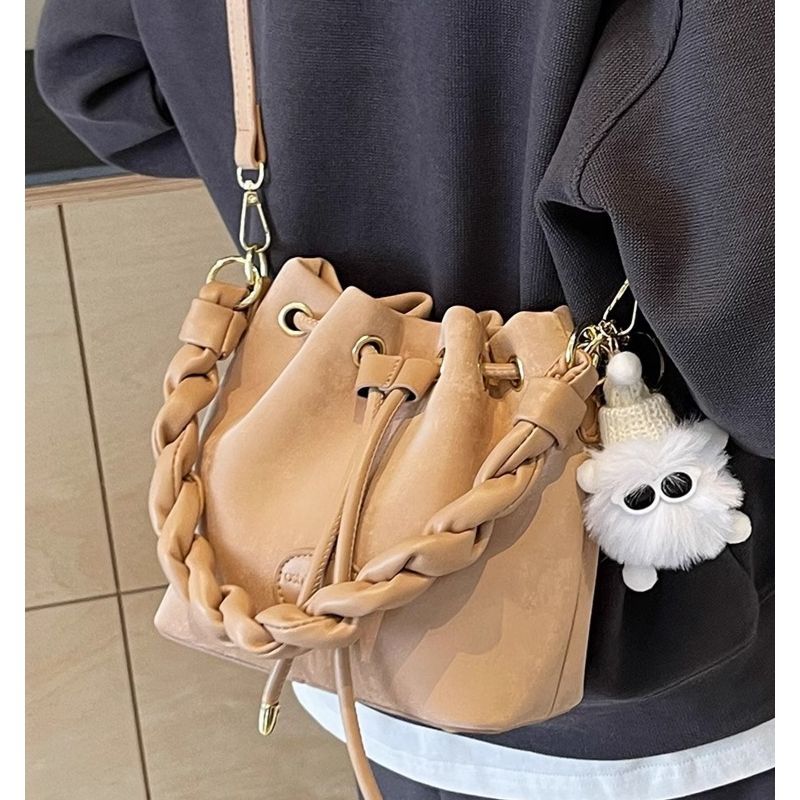 Stylische gehäkelte Schultertasche Karnz