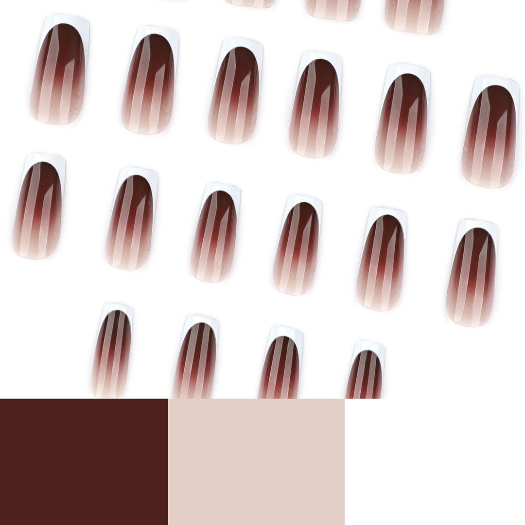 Kunstvolle Nagelverlängerungen mit elegantem French-Tip Karnz