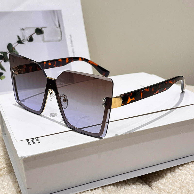 Damen Oversized Sonnenbrille im modernem Design mit UV-Schutz Karnz