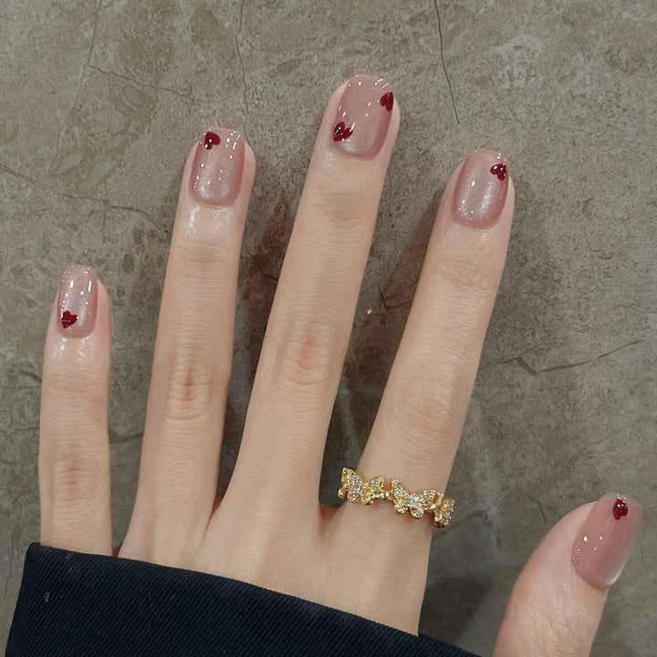 Nail Art mit Herzdesign