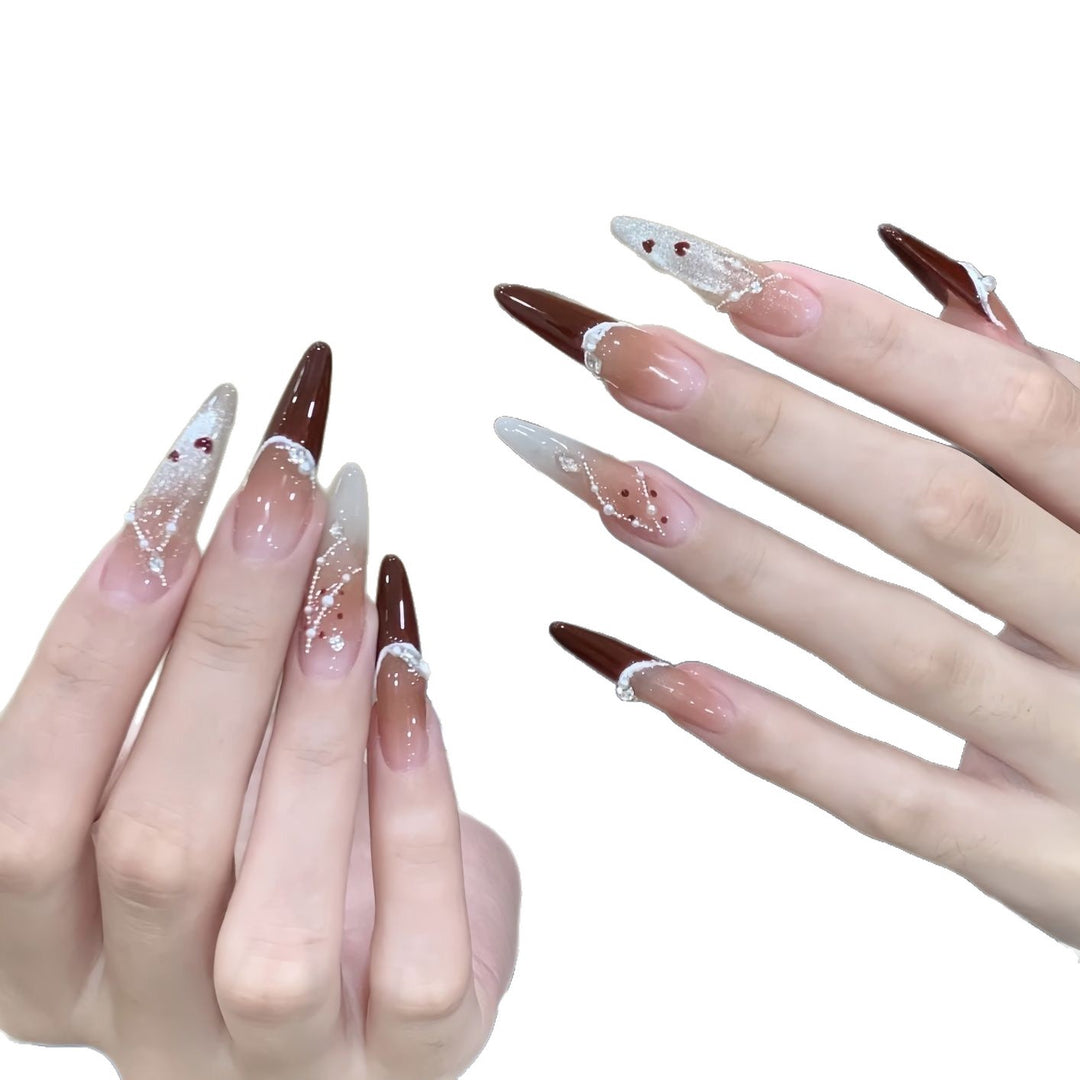 Künstlerisches Herzmuster Nagelkunstverlängerungen Karnz