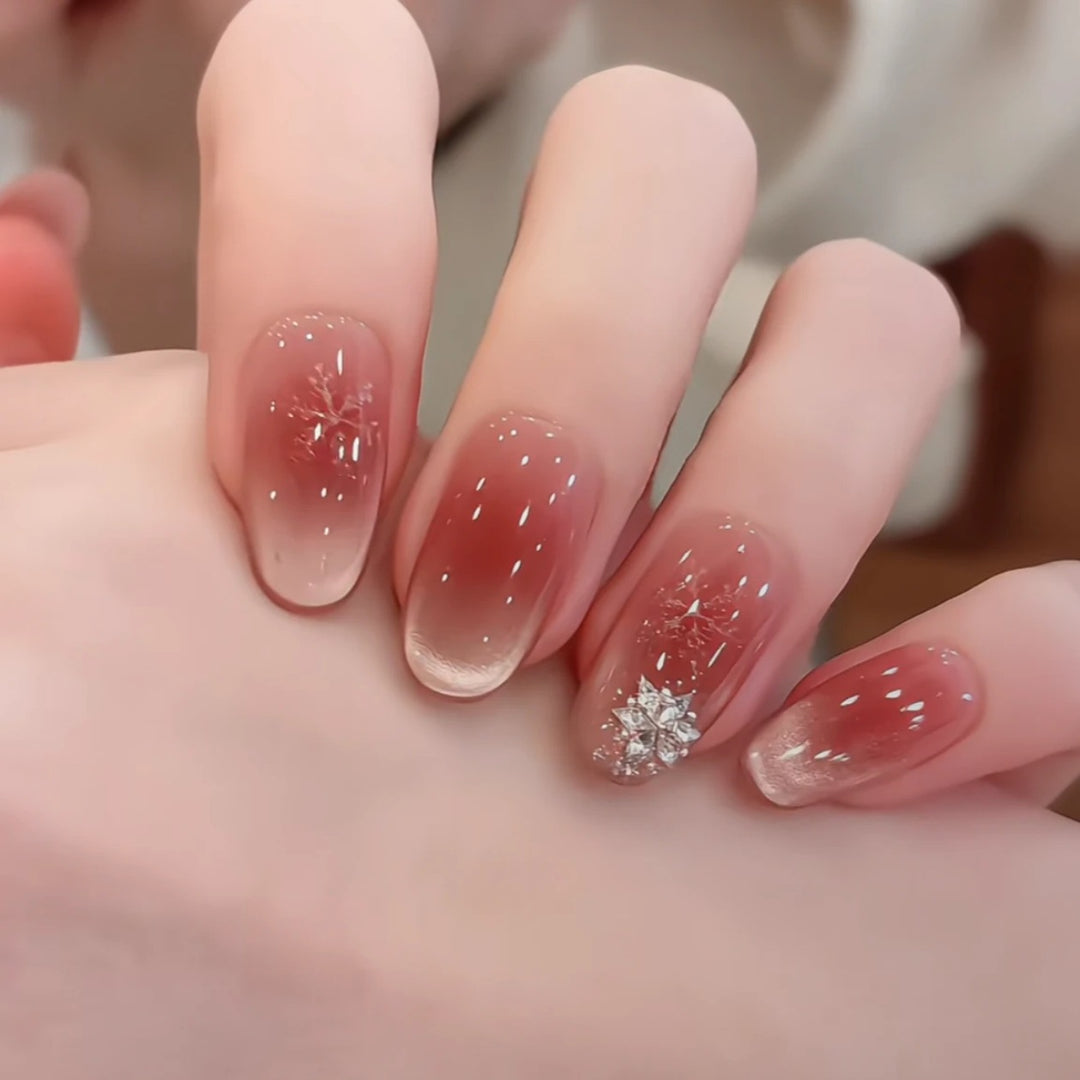 Ombre-Gel-Nagelerweiterungen mit dekorativen Akzenten