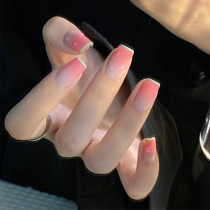 Kunstvolle und elegante Nageldesigns Karnz