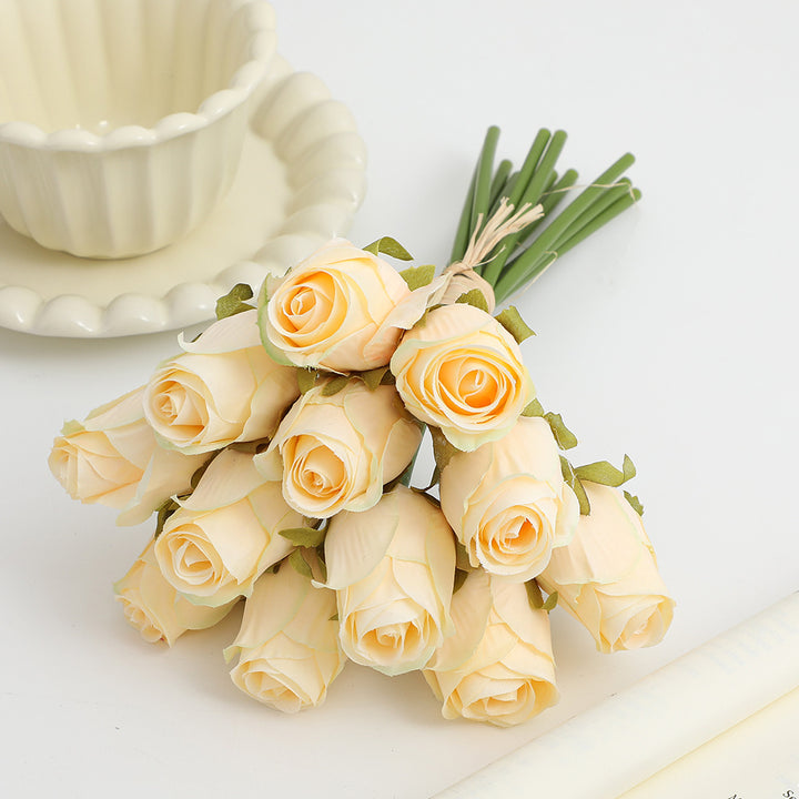 Künstlicher Rosenstrauß mit feinen Details Karnz