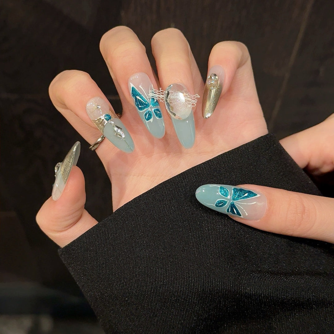 Premium Dekorative Press-On Nagelkunstset mit Strass- und Schmetterlingsakzenten
