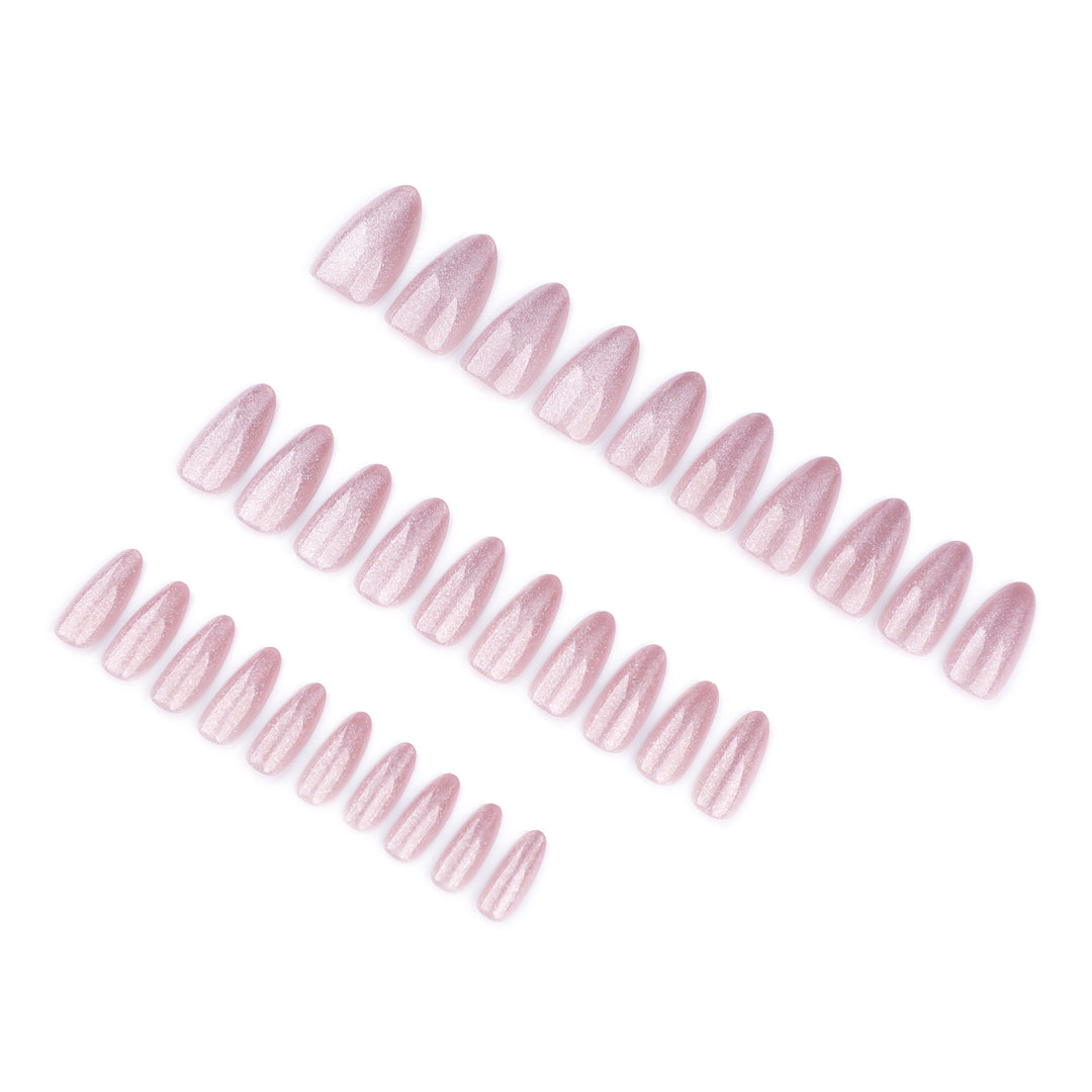 Elegante und glamouröse Nagelkunst Karnz