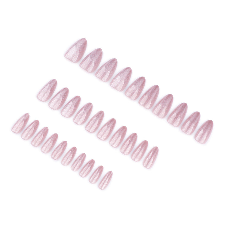 Elegante und glamouröse Nagelkunst Karnz