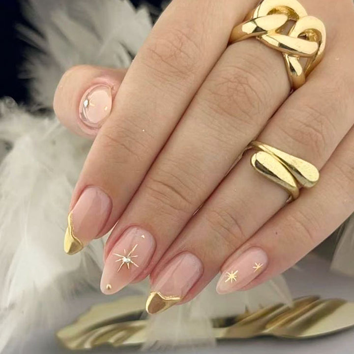 Elegante von Sternen akzentuierte Press-On Nagelkunst