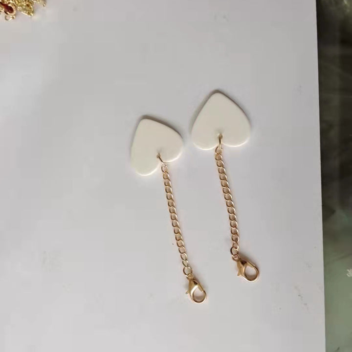 Herzförmige Ohrhängern mit goldener Kette Karnz