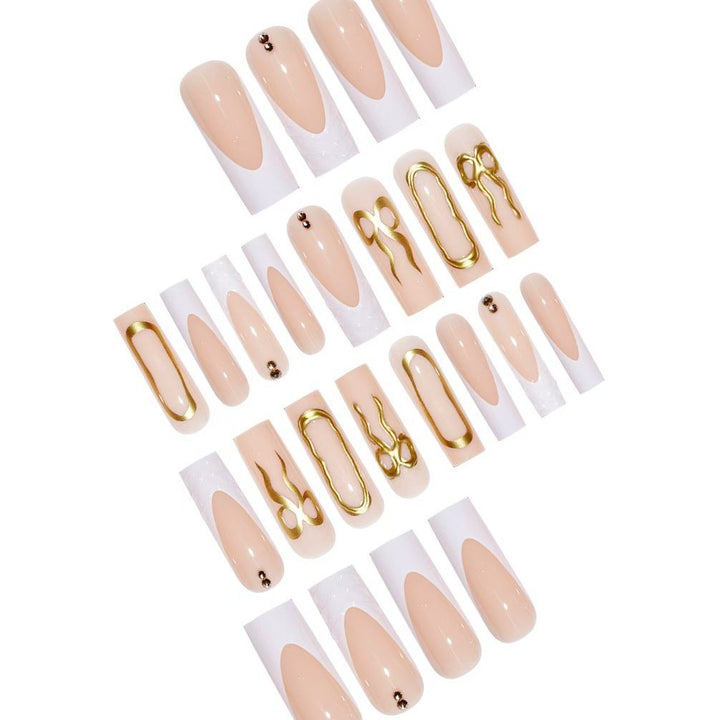 Künstlerisches 3D Press-On Nagelset mit dekorativen goldenen Akzenten Karnz