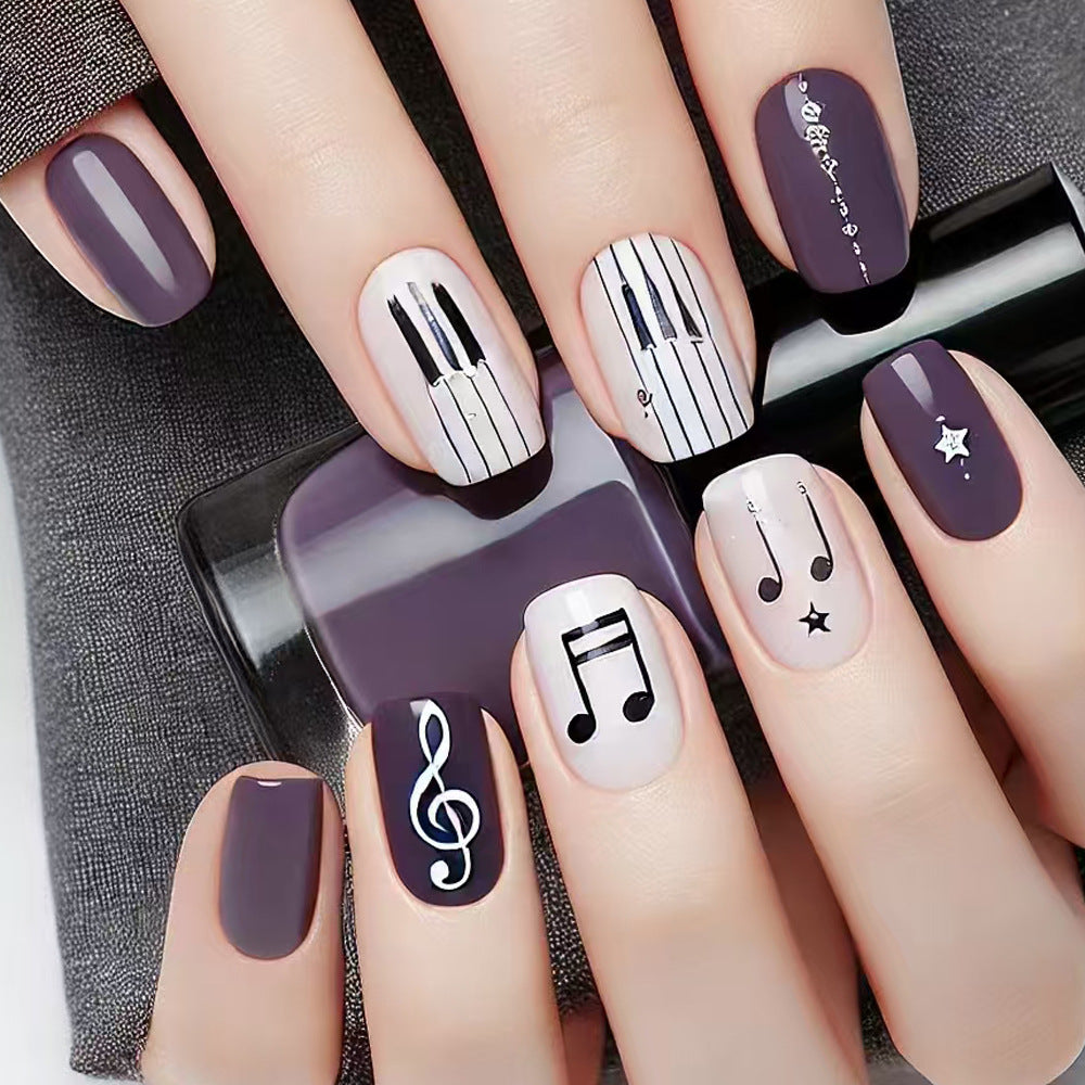 Musikalisch inspiriertes Press-On Nagelkunst Karnz