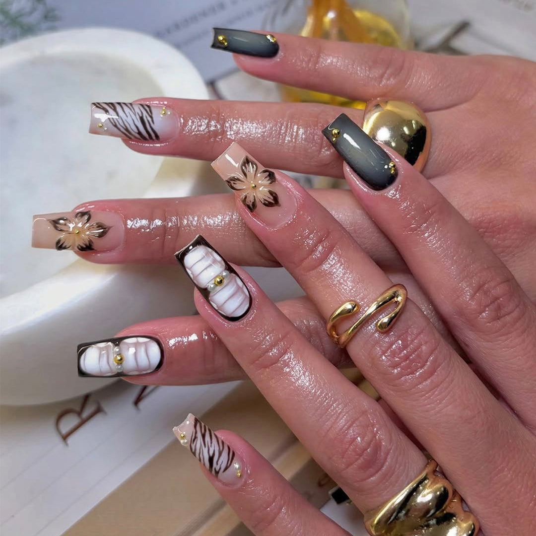 Kunstfingernägel mit Exquisiten Floralen und Geometrischen Designs Karnz
