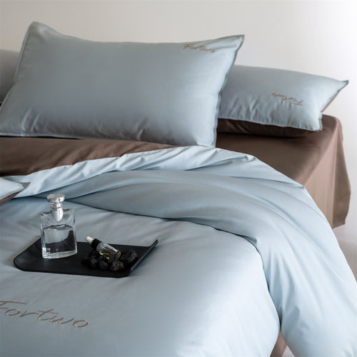 Wendbares Satin-Bettwäscheset mit feiner Ton-in-Ton-Stickerei