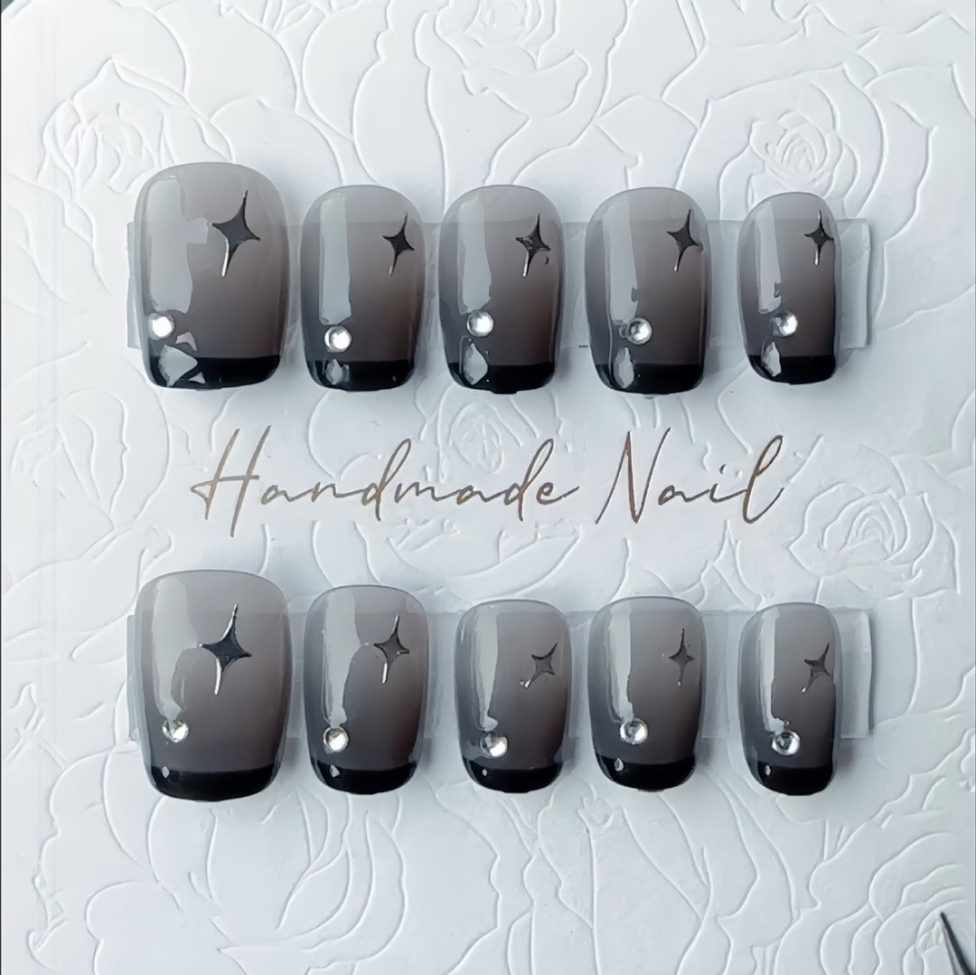 Einzigartiges artikuliertes Nageldesign Karnz