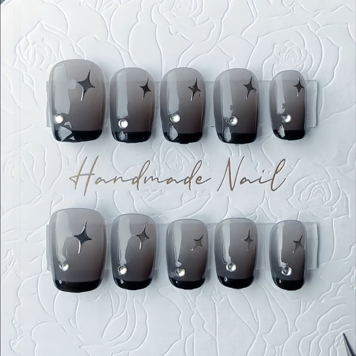Einzigartiges artikuliertes Nageldesign Karnz