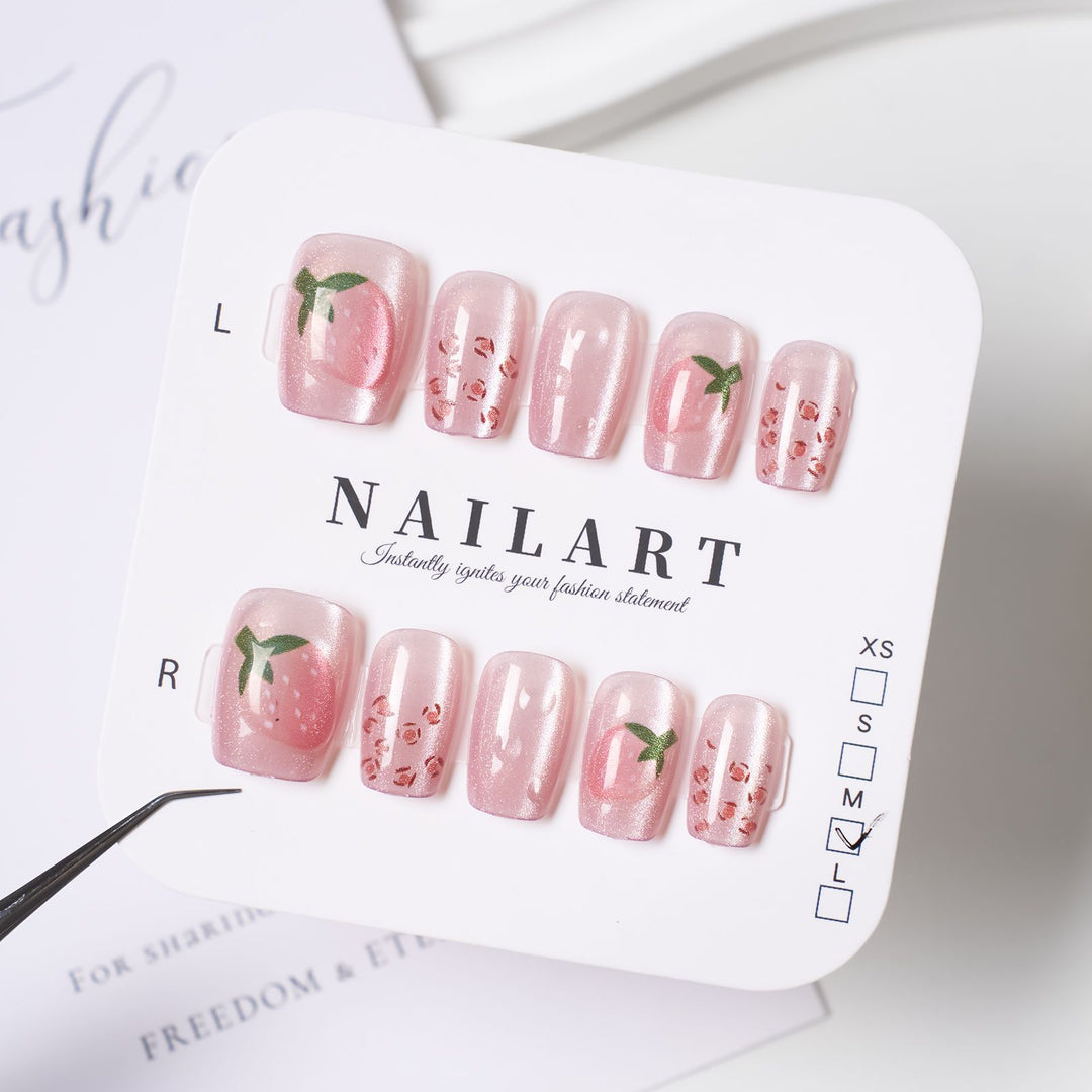 Artisanal Press-On Nail Set mit Blumen- und Obstmotiven Karnz