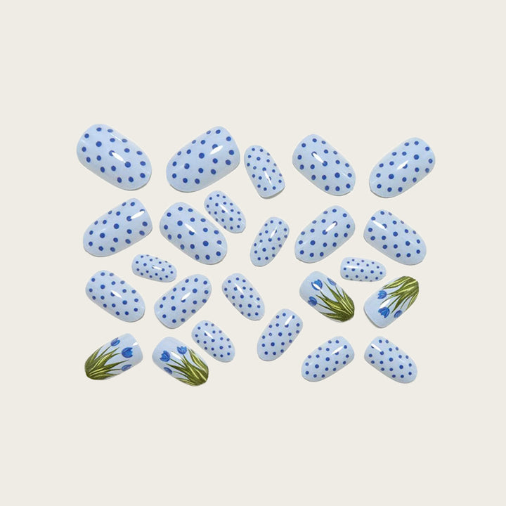 Kunstnägel Im Stilvollen Blauen Blüten-Design Karnz