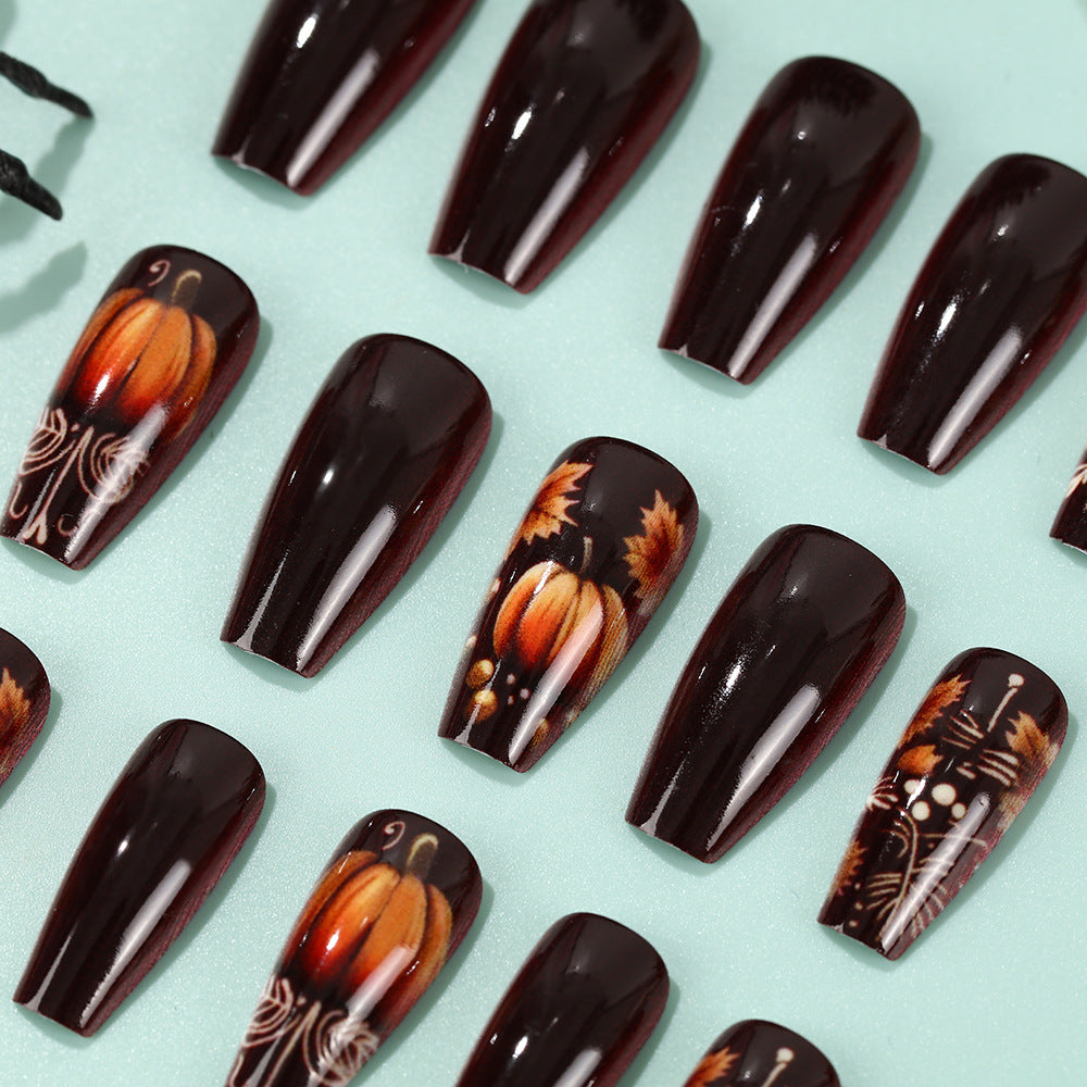 Kunstnägel mit herbstlichem Design Karnz