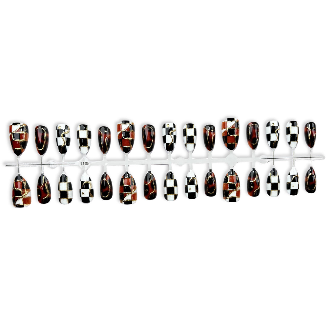 Dekoratives Press-On Nagelkunstset mit kariertem Design