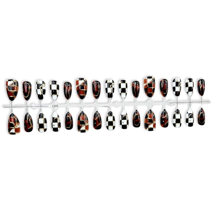 Dekoratives Press-On Nagelkunstset mit kariertem Design