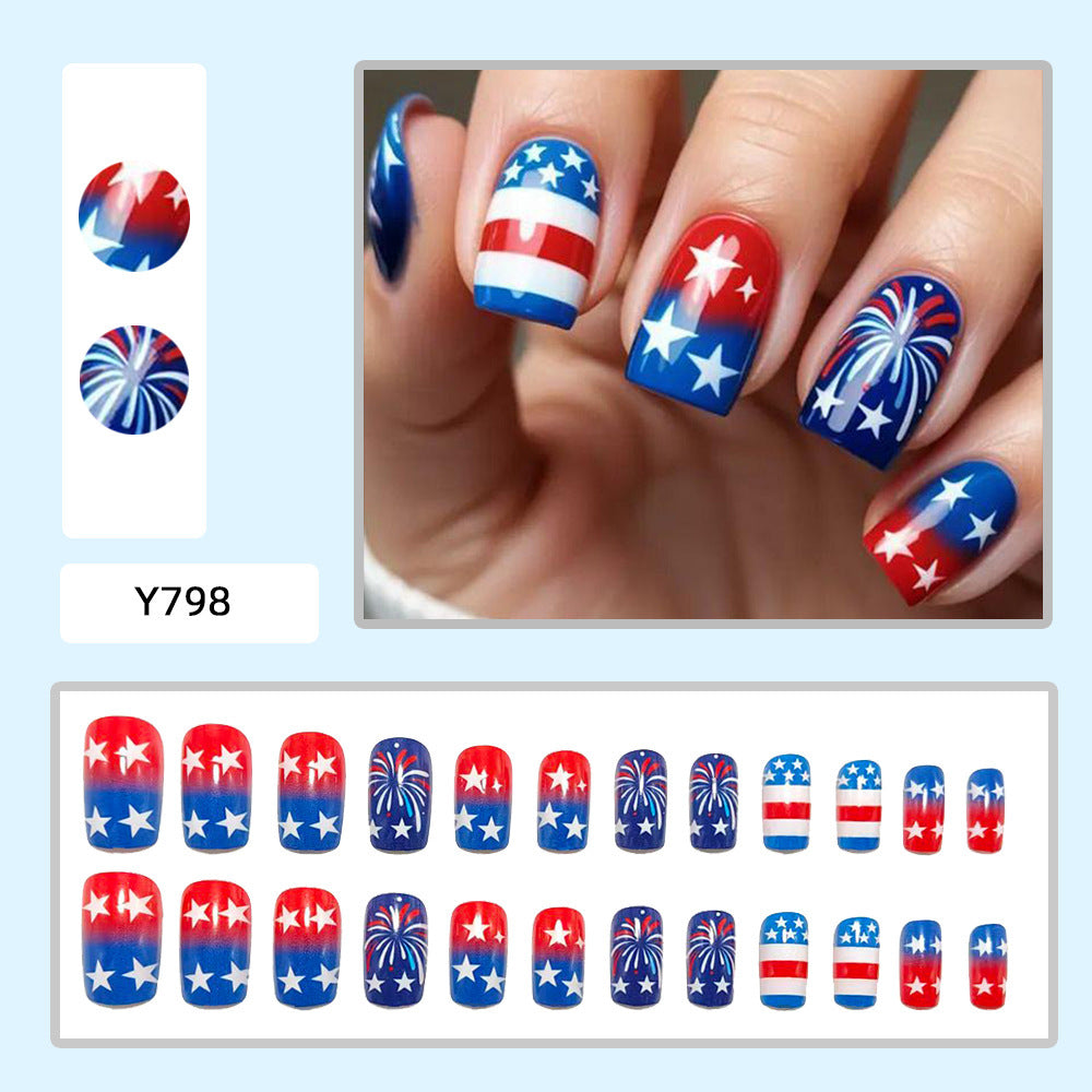 Kreative Nagelkunst mit Patriotischen Motiven Karnz