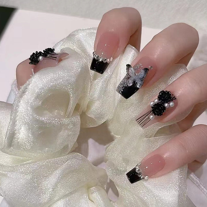 Elegante florale Nagelkunstverlängerungen Karnz