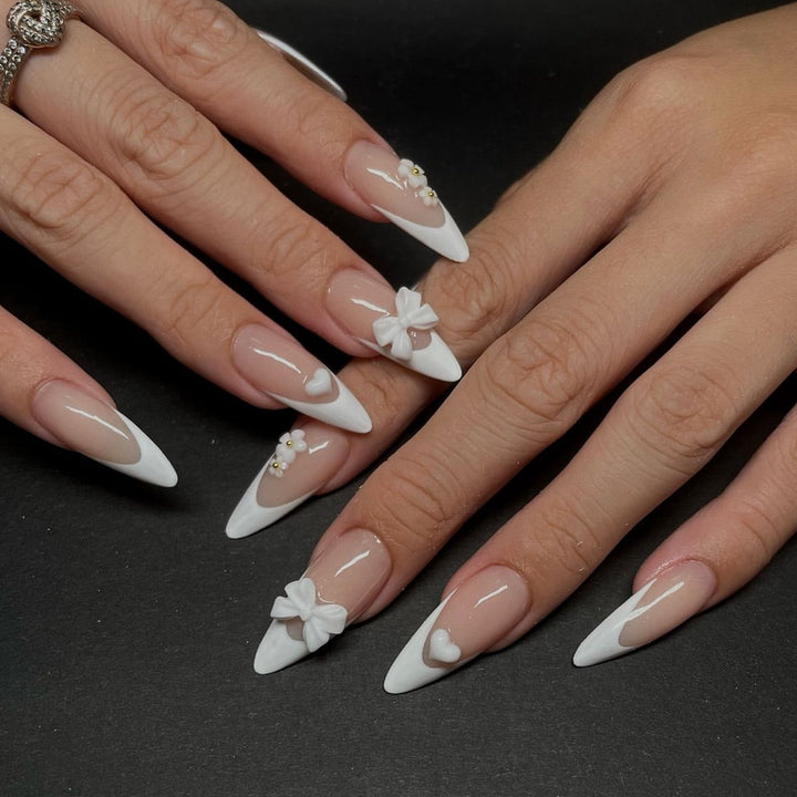 Künstliche Nagelspitzen mit verspielten 3D-Verzierungen Karnz