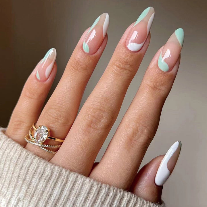Künstliche Nagelverlängerungen mit stilvollem Design Karnz