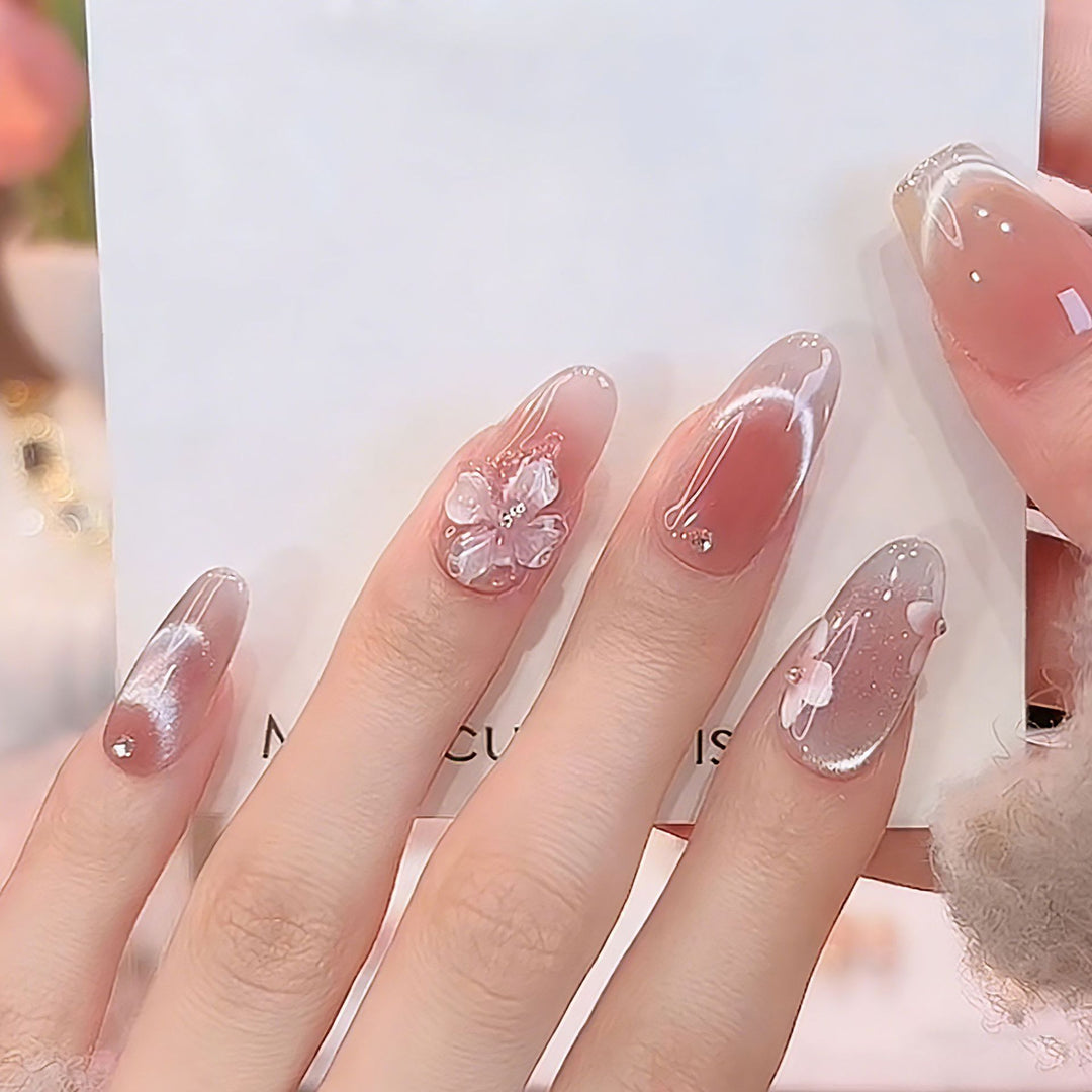 Kunstnagelset mit eleganten Glitzer-Akzenten Karnz