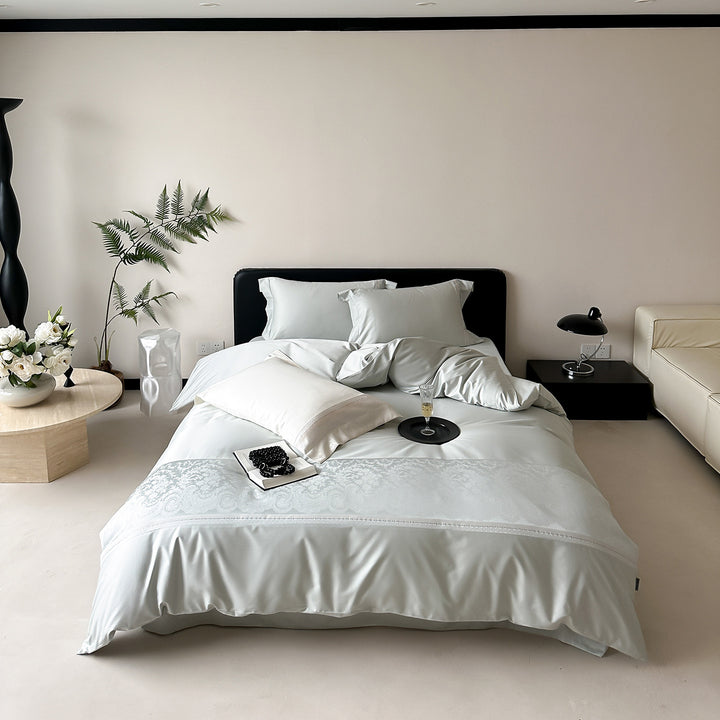 Seidenglattes Duvetbezug-Set aus Baumwollsatin mit dezenter Jacquard-Bordüre und Hotelverschluss