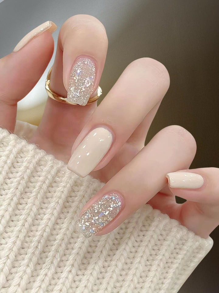Glitzernde Press-On Nagelverlängerungen
