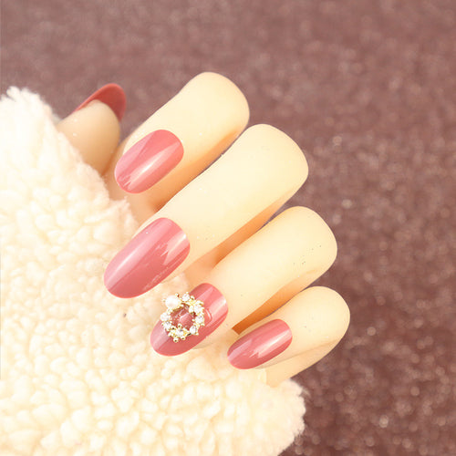 Glamouröses dekoratives Press-On-Nagelset mit Strassakzenten
