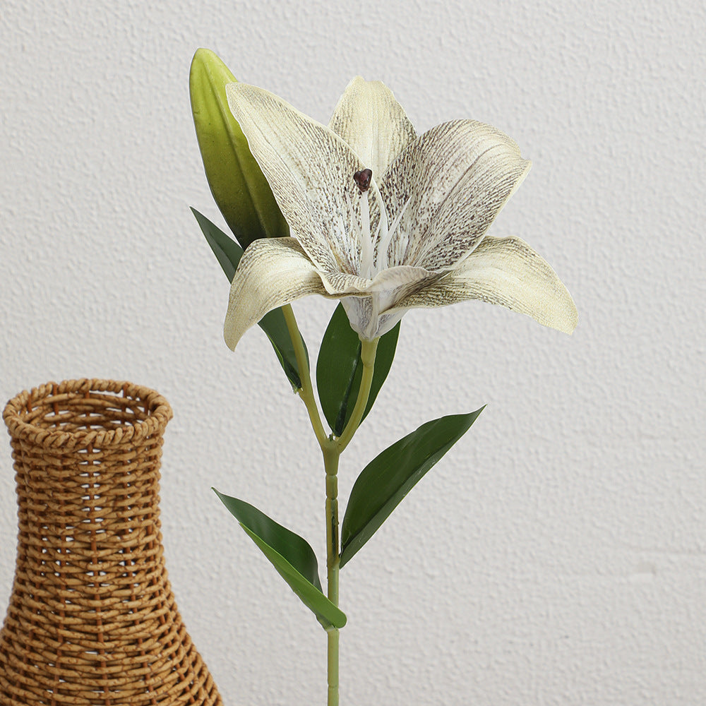 Künstlicher Lilienstrauß mit realistischen Details Karnz