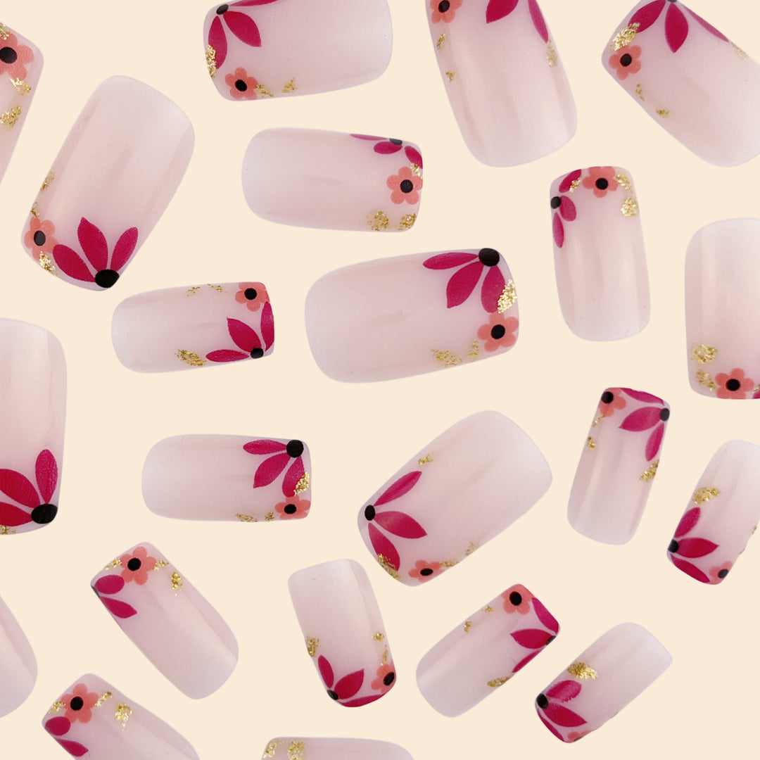 Blumenverzierte Nagelkunstverlängerungen Karnz