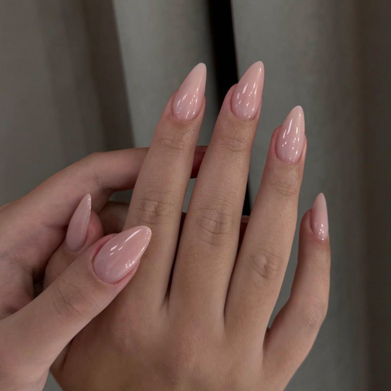 Künstlerisches Gel Press-On Nagelset mit goldenen Blattelementen Karnz