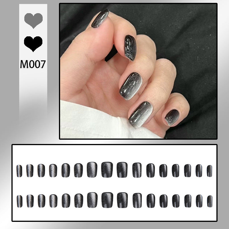 Kunstnagelset mit Glamourösem Ombre-Effekt und Glitzerverzierungen Karnz