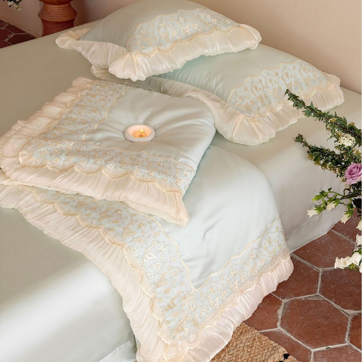 Luxuriöses Satin-Bettwäsche-Set mit Spitzen- und Rüschenverzierung