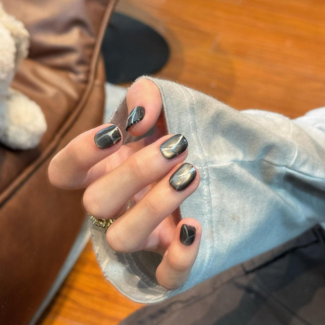Kunstnagelset mit Modernem Geometrischen Design Karnz