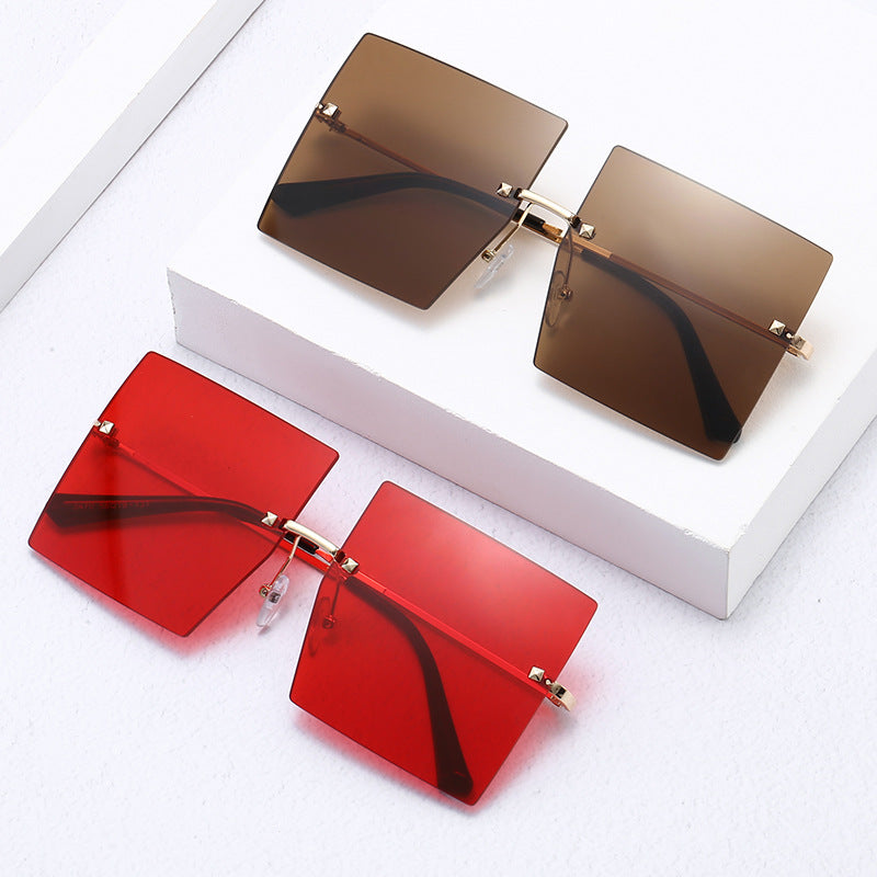 Damen moderne geometrische Sonnenbrille mit filigranem Metallrahmen Karnz