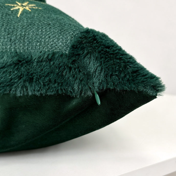 Luxuriös besticktes Samt Weihnachts-Wurfkissen mit Kunstfell-Fransen