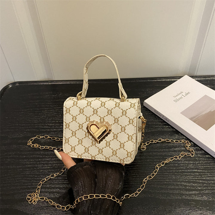 Elegante herzverzierte Handtasche
