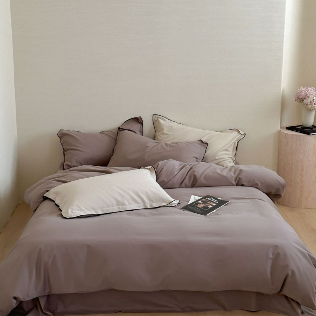 Luxuriöses Bettwäsche-Set aus Baumwollsatin mit kontrastierter Paspelierung