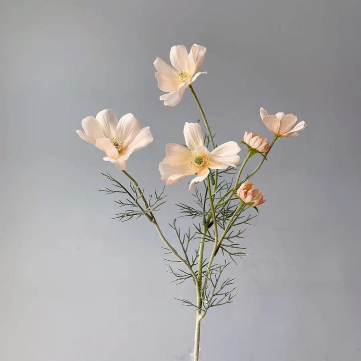 Lebensechte Cosmos-Blume Stiel