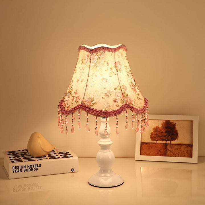 Zeitgenössische Nachttischlampe