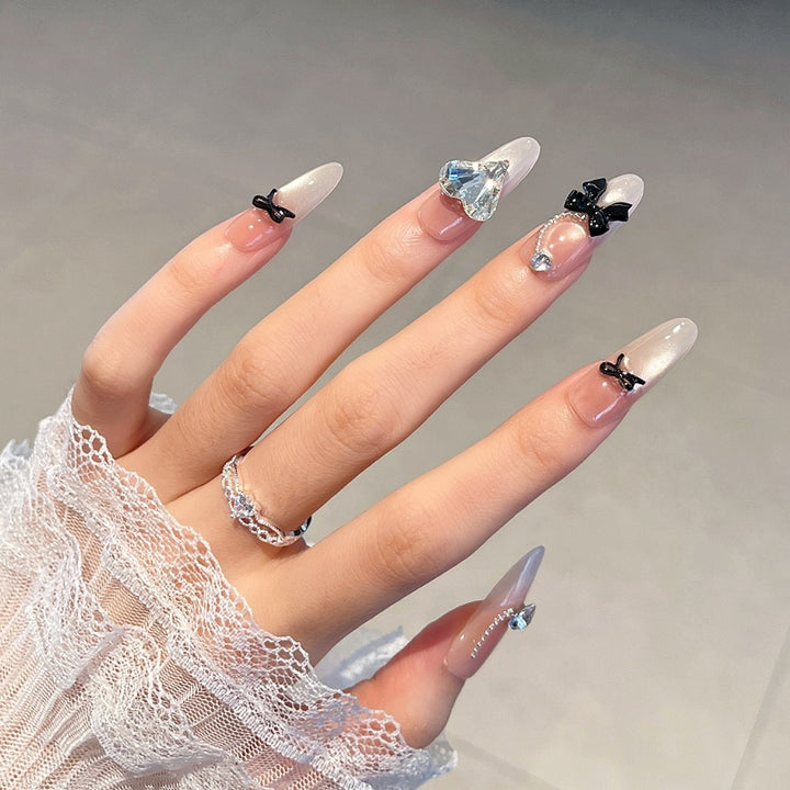 Dekorative Press-On Nagelkunst Verlängerungen Karnz