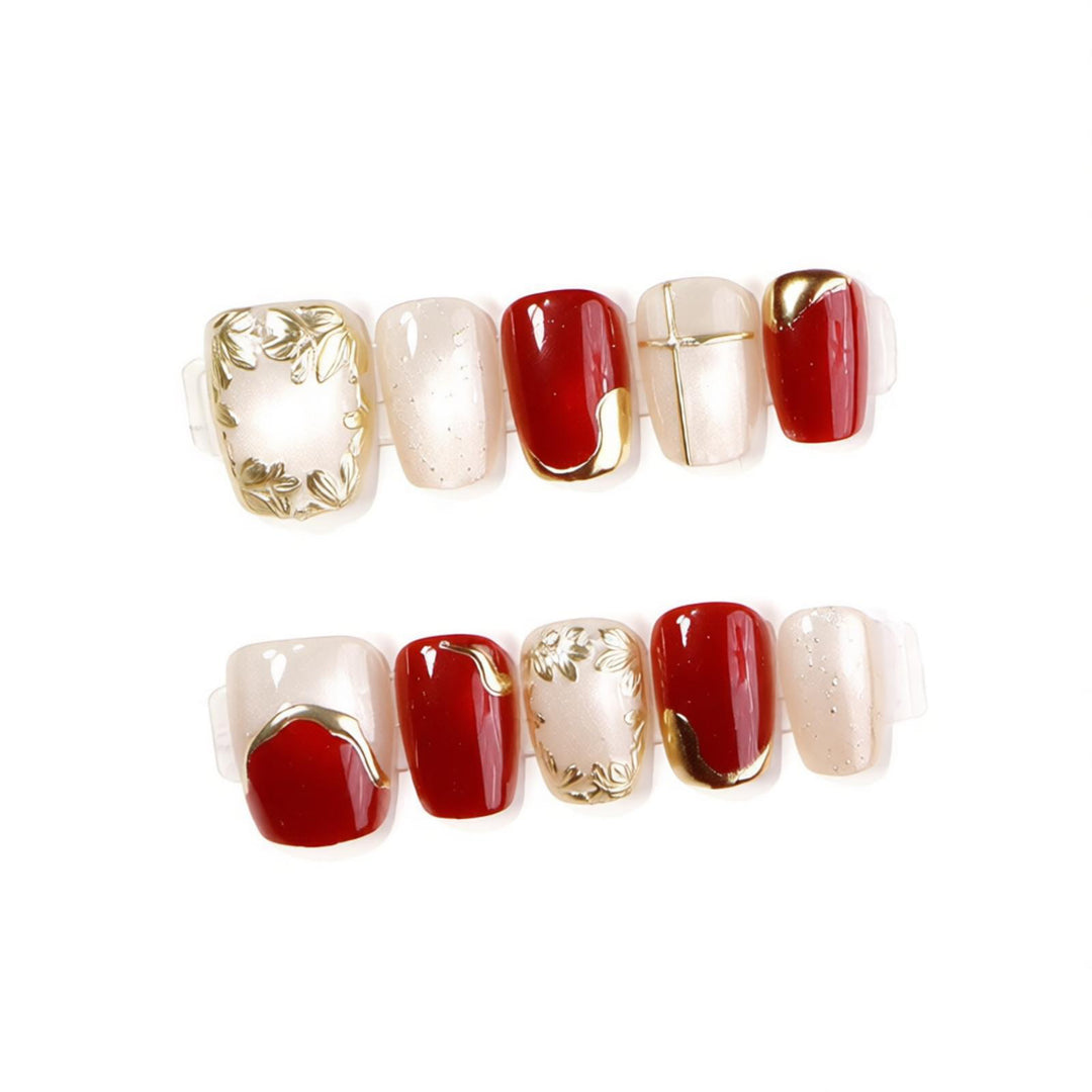 Dekorative Press-On Nagelkunst-Set mit goldenen Akzenten Karnz