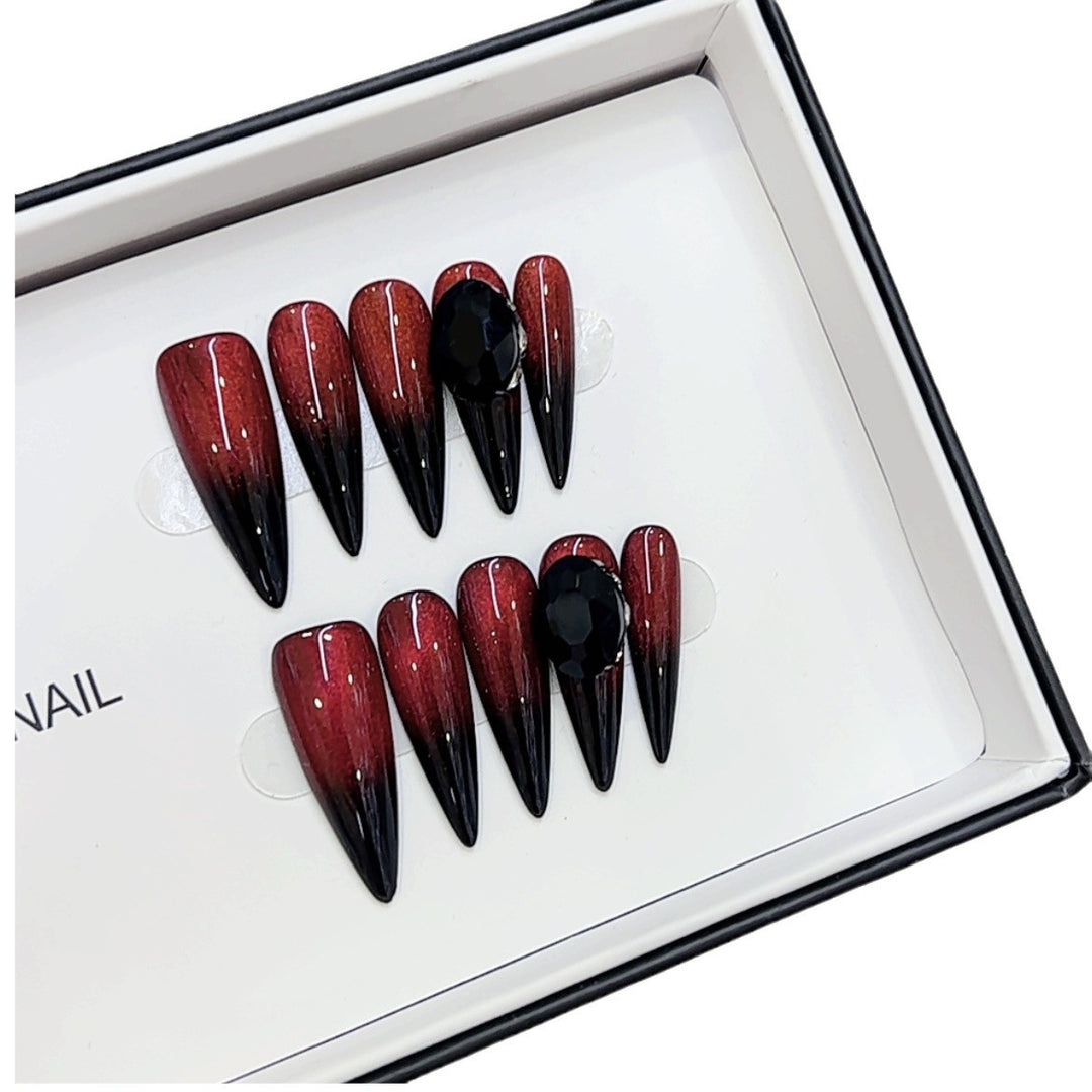 Künstlerisches von der Gothik inspiriertes Press-On-Nagelset Karnz