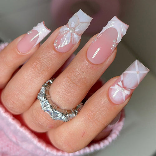 Künstliche Nagelsets mit eleganten floralen Akzenten Karnz