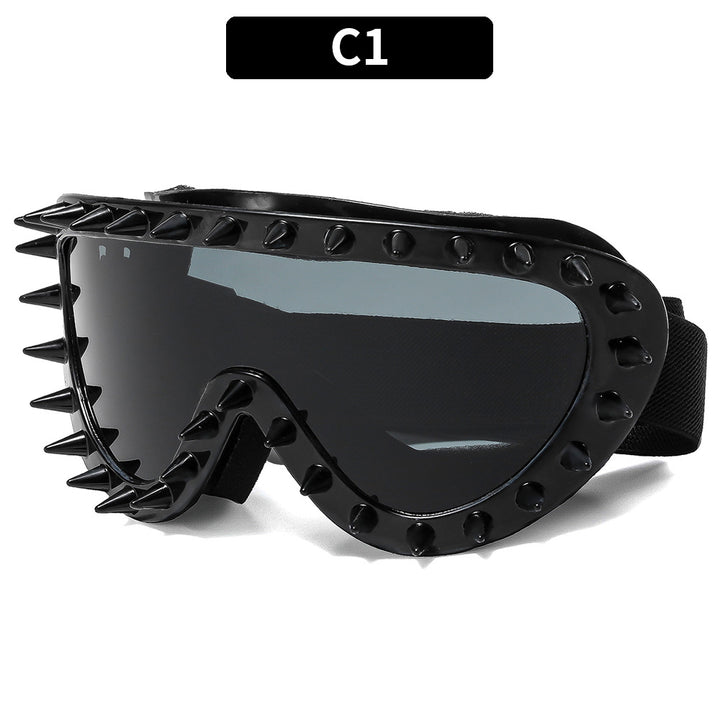 Stylische genadelte Schutzbrille
